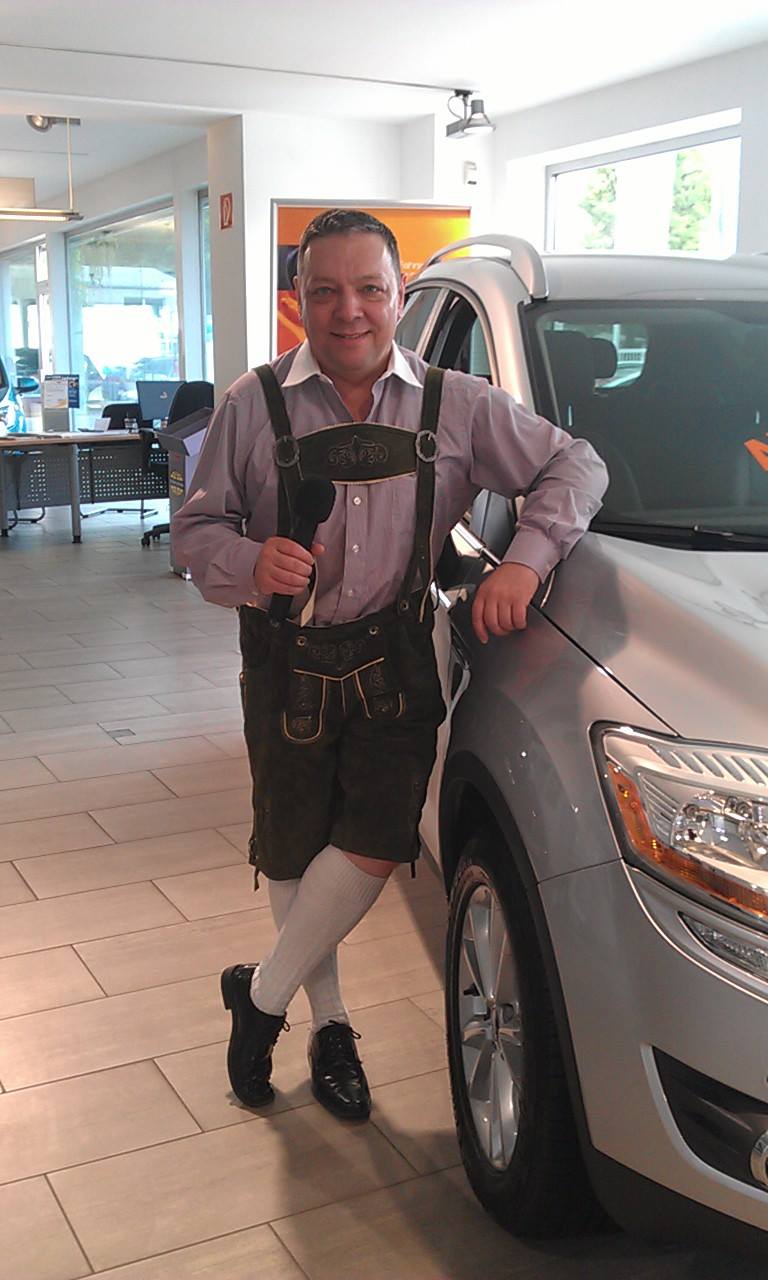 Moderator Frank Michel im Autohaus Dinnebier